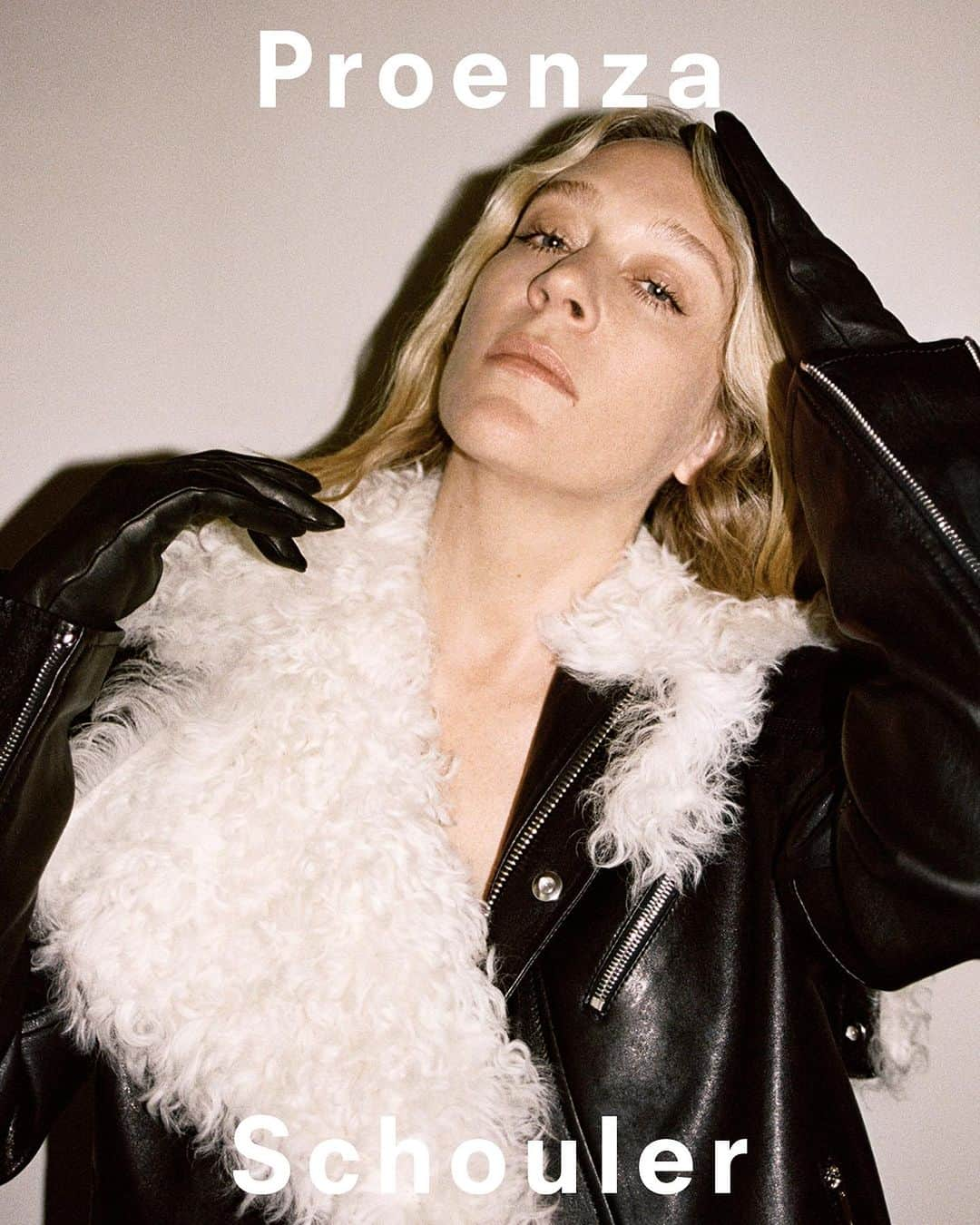 プロエンザスクーラーさんのインスタグラム写真 - (プロエンザスクーラーInstagram)「Proenza Schouler Fall Winter 2023 featuring Chloë Sevigny  Photography by Davit Giorgadze  #proenzaschouler」8月14日 21時34分 - proenzaschouler