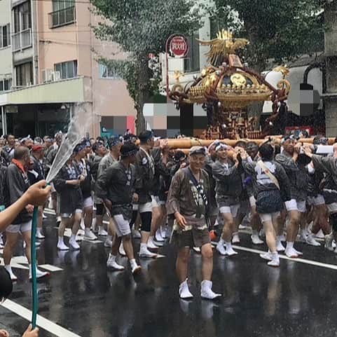 白石一文さんのインスタグラム写真 - (白石一文Instagram)「深川祭を見てきました。 絶品おいなりさん、おやつのプリン。#深川祭」8月14日 21時36分 - s.kazu2017