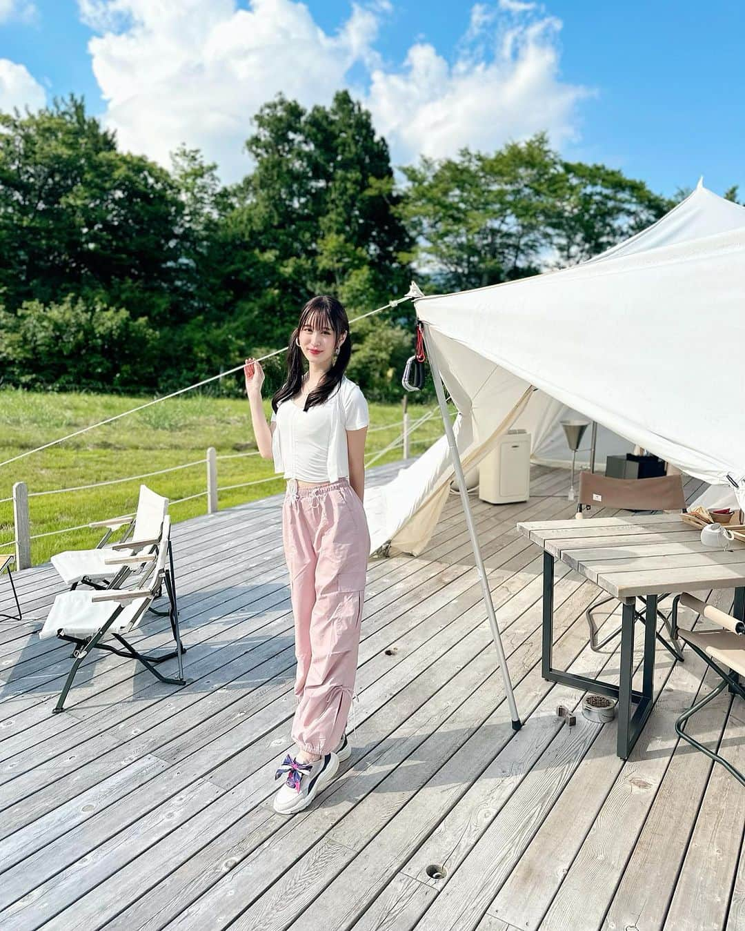 阿部菜渚美さんのインスタグラム写真 - (阿部菜渚美Instagram)「𝘎𝘭𝘢𝘮𝘱𝘪𝘯𝘨🏕️☀️ お盆休みに初めてのグランピングを体験し マイナスイオンを全身で感じてきました˖ ࣪ 自然いっぱいの中で過ごす時間は普段とはまた違う 心地の良さを感じさせてくれました🙇‍♀️🏞️✨  皆様素敵なお盆をお過ごしください⸝⸝꙳  #グランピング #グランピング白馬 #キャンプ #グランピングテント #長野 #長野観光 #白馬 #白馬観光 #snowpeak #スノーピーク #スノーピークテント #自然 #夏休み #夏コーデ #カジュアルファッション #お盆休み #アウトドア」8月14日 21時36分 - nanami_abe73