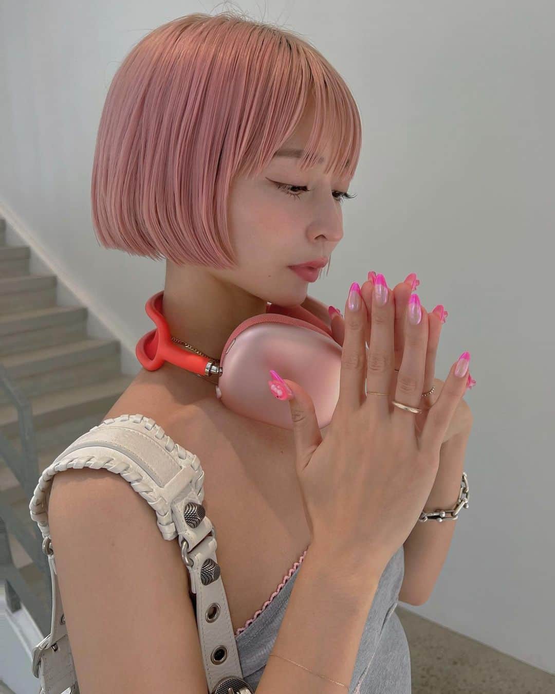 梅村実帆のインスタグラム：「New 爪💅🏻と 今日の私🎀  PINK祭👩🏻‍🎤♡☆*:」