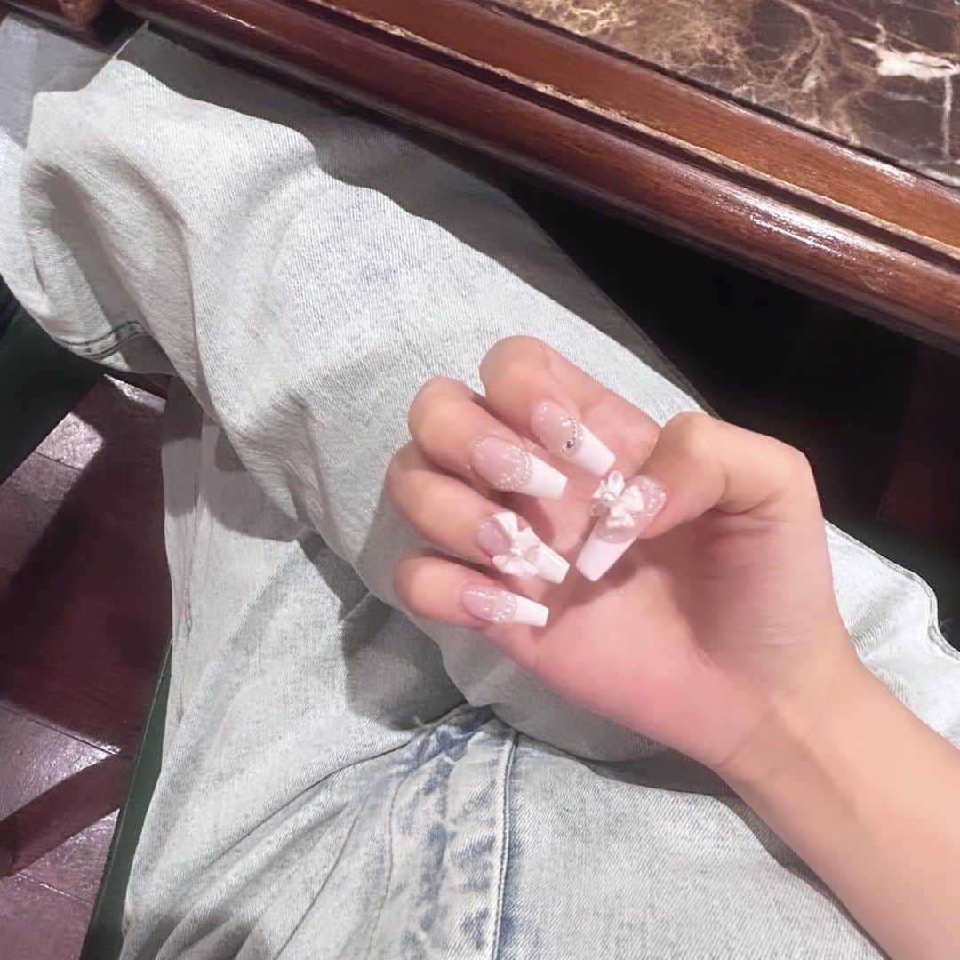 兎凪さやかのインスタグラム：「new nail♡  #ネイルデザイン  #nails #ワンホンネイル」