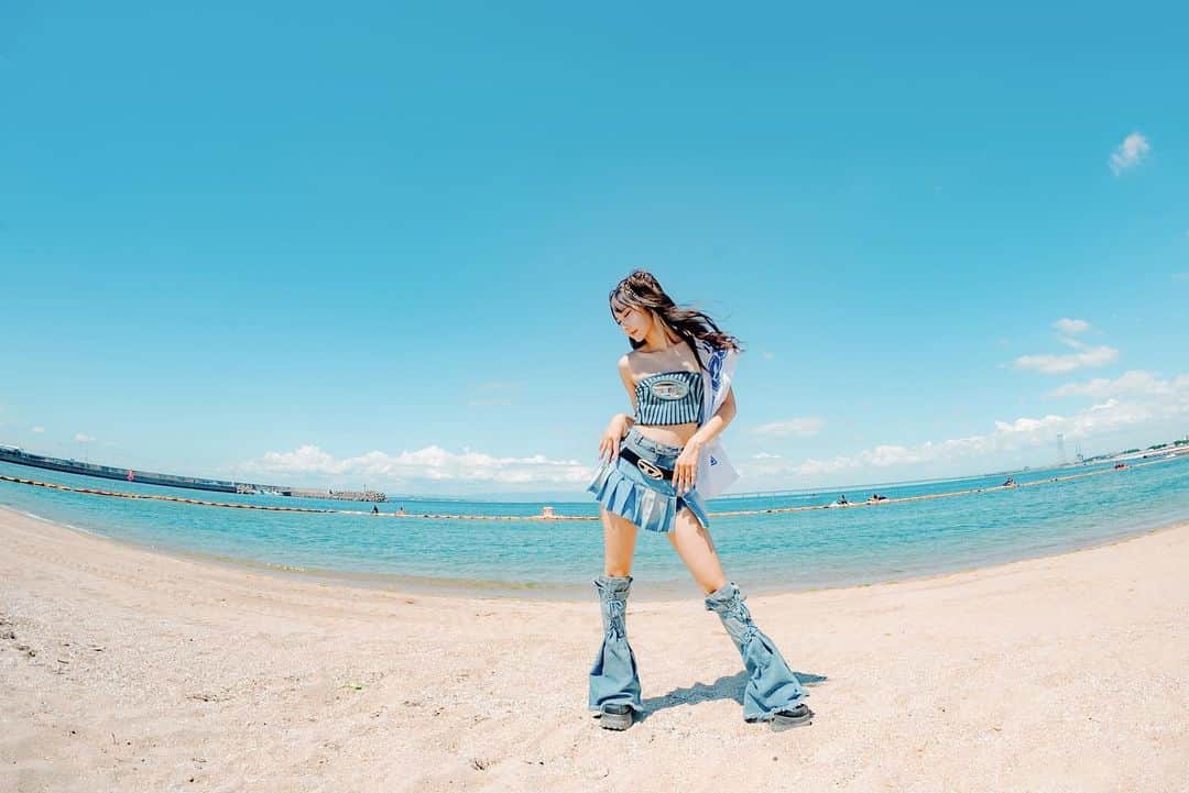下北姫菜さんのインスタグラム写真 - (下北姫菜Instagram)「・ MUSIC CIRCUS'23🩵 📸: @smile11jack   #musiccircus #musiccircus2023 #singer #diesel #festival #musicfestival #ミュージックサーカス #夏フェス #音楽フェス #フェス #衣装 #夏 #フェスコーデ #夏コーデ #デニムコーデ #海 #下北姫菜 #04」8月14日 21時43分 - hina_shimokita