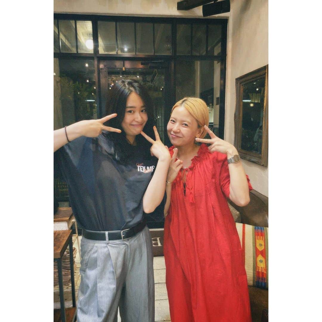 柳美稀のインスタグラム：「いよいよ18日 シアタークリエにて『SHINE SHOW!』が始まりますです。  初日を無事に迎えるために美容院行って、新しい化粧品買って準備満タン柳です。 チケットもまだあるみたいなので是非とも皆様観に来てください〜  いつも最高の髪の毛にしてくださりありがとうございます🥺❤️ @belle_airi」
