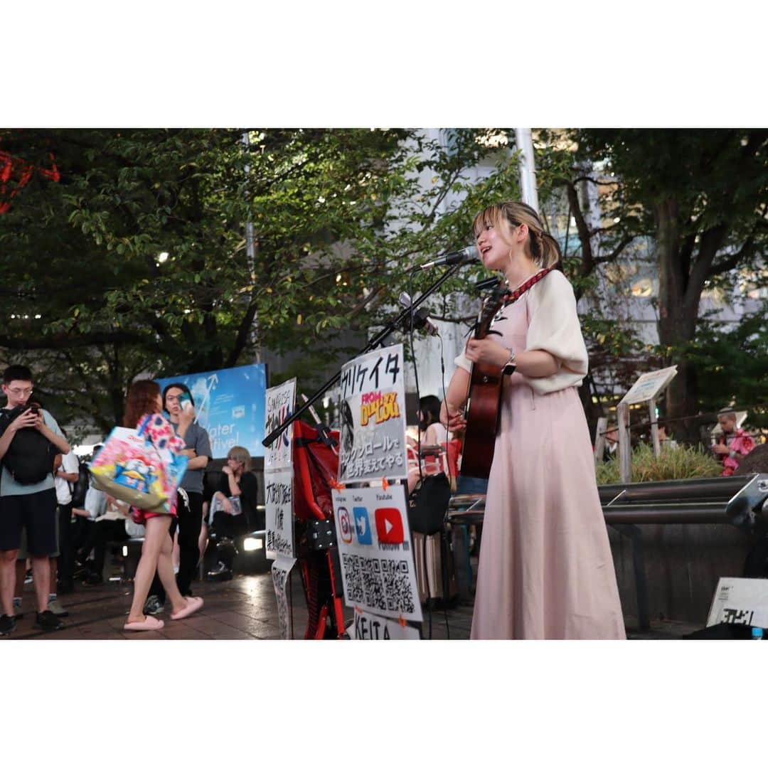 沢村りささんのインスタグラム写真 - (沢村りさInstagram)「▷さわりさ真夏の路上ライブツアー 東京編① ▶8/2 8/3 8/4 8/5 8/6 8/8  ⁡ ▷渋谷ハチ公前 ⁡ 📸 来てくれた皆さん☺︎︎︎︎ ⁡ ▶Next  8/23 8/25 8/26 8/27  19:30〜  渋谷ハチ公前 ⁡ . ⁡ ▷Sawalisa Midsummer street live tour -tokyo-① ▶ 8/2 8/3 8/4 8/5 8/6 8/8  ⁡ ▷In front of Shibuya Hachiko ⁡ 📸 everyone who came☺︎︎︎︎ ⁡ ▶Next 8/23 8/25 8/26 8/27 19:30〜  In front of Shibuya Hachiko ⁡ . ⁡ ⁡ #さわりさ #OIKOS #OIKOSMUSIC #八月二日 #路上ライブ #ストリートライブ #東京 #渋谷 #シンガーソングライター #弾き語り  #sawalisa #streetlive #tokyo #shibuya #Singersongwriter #newsong #music」8月14日 21時49分 - lisa20031208