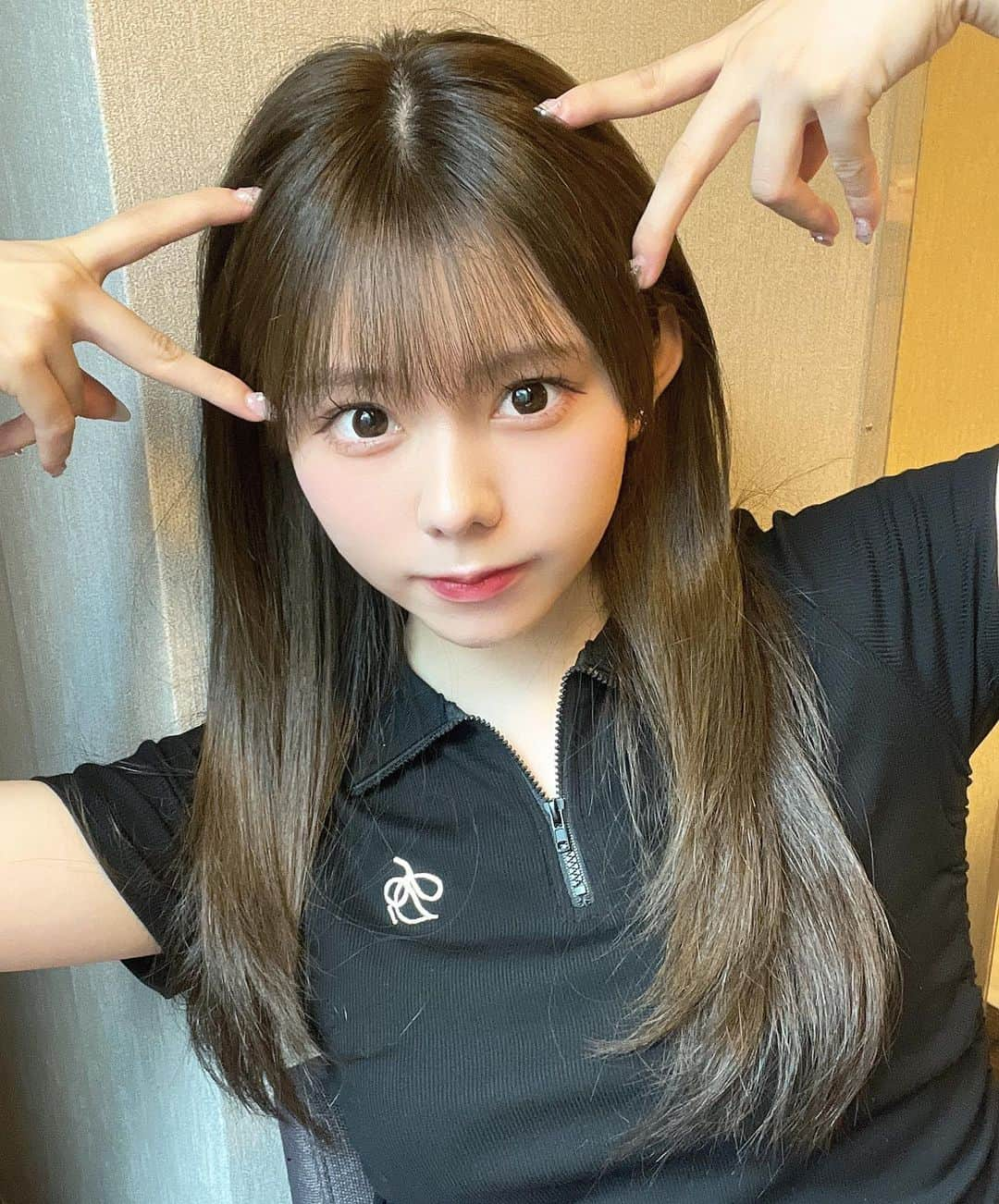 大森莉緒のインスタグラム：「・ ・ ピースでねこみみ🐱💞 ・ ・ #大森莉緒 #おーりお #おりおんず #ストレートヘア  #instagood  #instapic #good #hair #패션 #코디 #오늘의코디 #오늘의패션 #전신샷 #코디스타그램 #옷 #좋아요」