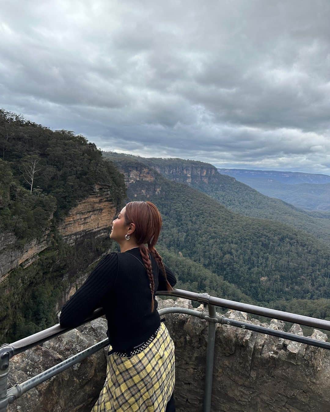YOONさんのインスタグラム写真 - (YOONInstagram)「Went #forestbathing in #BlueMountains and came out channeling #MarikoMori 'Beginning of the End' energy 🖤🧚🏽‍♀️🦋🪽  Thanx @_estherng 🖤」8月14日 22時04分 - yoon_ambush