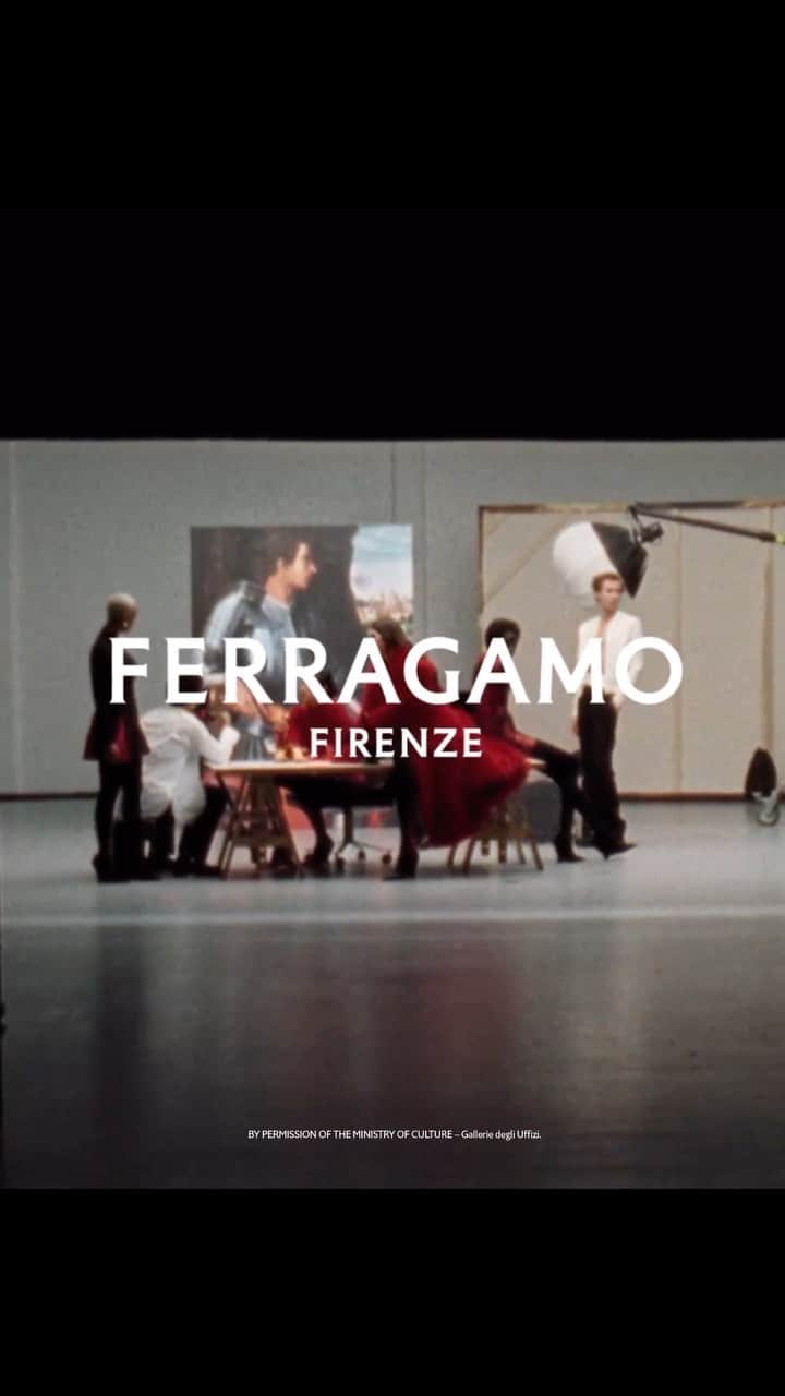 サルヴァトーレ・フェラガモのインスタグラム：「Introducing #FerragamoNewRenaissance: a vision of beauty and elegance that celebrates our timeless bond with Florence, the city where we started this incredible journey of craftmanship and creativity.  The #FerragamoFW23 campaign shares a new perception of community in the making, showing the level of participation and the way people connect and move together to reach uniqueness and self-expression.   @Vittoria , @mona_tougaard, @kelela, @paulhameline and @anokyai on set with @tylersphotos. In the background, Giorgio Vasari, 1534. By permission of the Ministry of Culture – Gallerie degli Uffizi. Discover more at the link in bio.   Campaign Concept and Creative Direction @ferdinandoverderi Lensed by @tylersphotos」
