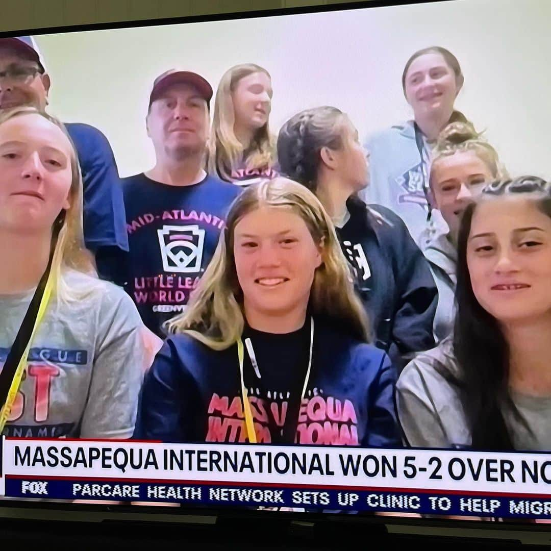 スーザン・ルッチのインスタグラム：「Congratulations,  Massapequa Girls International Softball Team!!! World Series winners!!! You make NY,  Long Island and the USA SO proud!!! 👏👏👏👏 #talent #determination #teamwork」