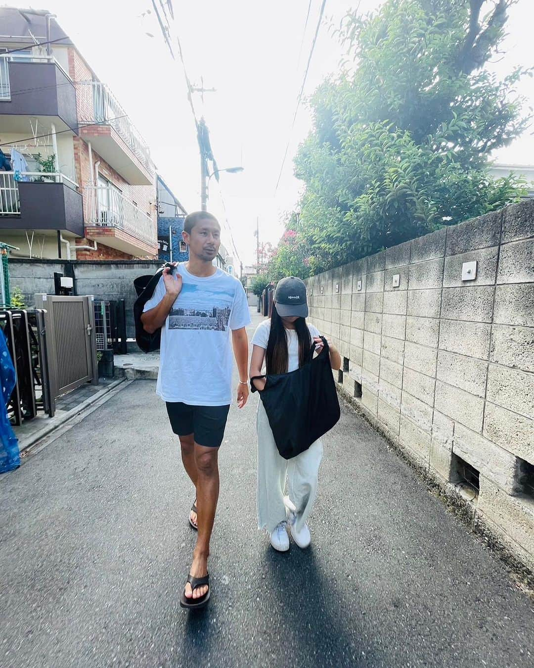 坪井慶介さんのインスタグラム写真 - (坪井慶介Instagram)「夏休み🌞 少し前ですが 海に行こう！！と娘を誘ったら…新大久保が良い〜と言うので、嫁娘と急遽東京へ繰り出しました！！ 娘が良ければそれで良し👌  韓国アーティストのカード（トレカ？）のお店で荷物持ち…瞑想… 嫁の買い物の荷物持ち…チャンジャGETで笑顔😁 散歩してたら銭湯見つけて、入ったテイ♨️ @kantonnoomoide_official  韓国食堂「カントンの思い出」でサムギョプサルと再びチーズボール！！ そして、汗だく坊主🌚 なんだかんだ、楽しかった👍👍  #新大久保  #トレカ  #瞑想  #立ち瞑想  #韓国スーパー  #荷物持ち  #ニモツモチボイ  #銭湯  #入ったつもり  #ツモリケイスケ  #カントンの思い出  #サムギョプサル  #チーズボール  #チーズボイ  #チーズボウズ  #走ってなくても … #結局  #汗だく坊主」8月14日 21時59分 - keisuke_tsuboi0916