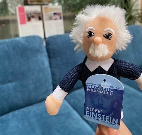 アルベルト・アインシュタインのインスタグラム：「You'll think the 'c' in Einstein's famous equation stands for 'cute' when you play with this adorable finger puppet (which also doubles as a magnet). This and other fun Einstein gifts can be yours here: https://philosophersguild.com/collections/albert-einstein-gifts」