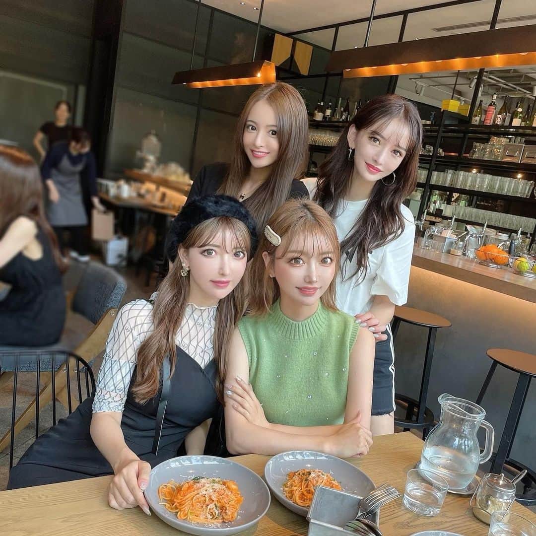 吉川ちえのインスタグラム：「【🍽💓🍽💓🍽💓】 . 双子👧りりちゃん❤️ありさちゃんで 久しぶりランチしたよ😗🎀 相変わらずホントに面白かった🤣✌️‼️ 時間があっという間でしたwww また定期的にランチ行きたいっ🥹🩷楽しい時間を過ごせました🙋‍♀️ . #ランチ #lunch #女子会」
