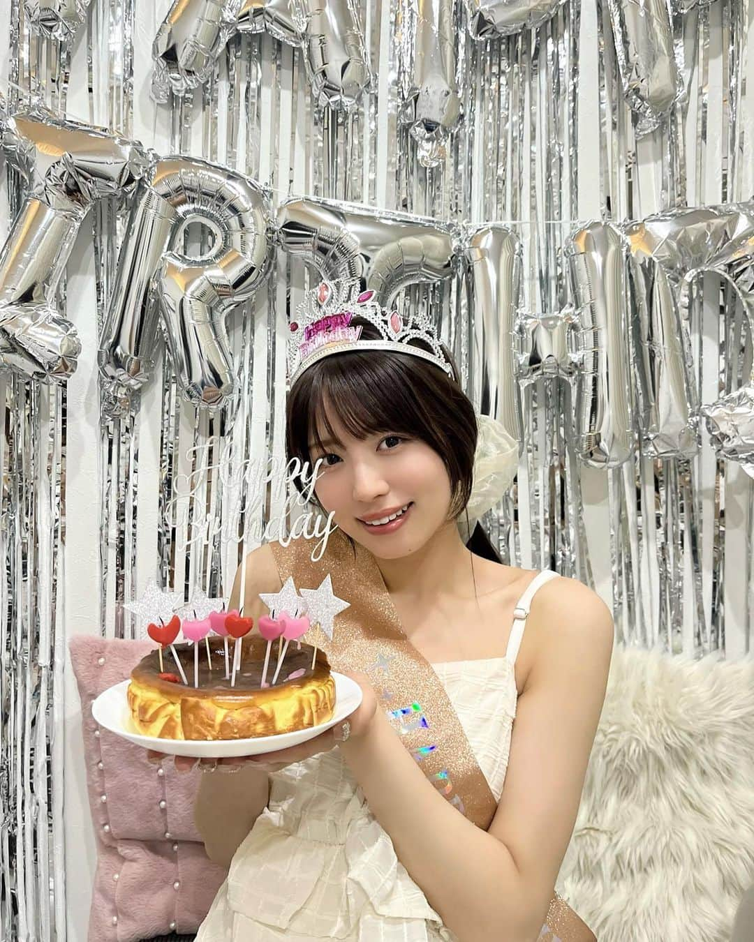 浅原凜のインスタグラム：「🎂🪄  誕生日なった瞬間にお祝いしてくれたの♡  手作りのごはんもケーキも プレゼントのワンピースも ありがとうだよらぶ(；；)  幸せものすぎ〜 もっかいこの日のご飯食べたいっ りんもいつか頑張って振る舞いたいっ さおんありがとう🫶🏻 @i_am_saon」