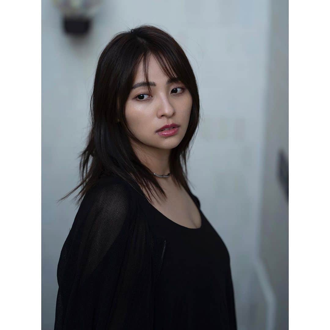 水崎綾女のインスタグラム：「portrait Photo Photo by @ryo.i.0923  dress @onit_tokyo   #photo #photography  #camera #photooftheday  #portrait #📷 #dress #onit」