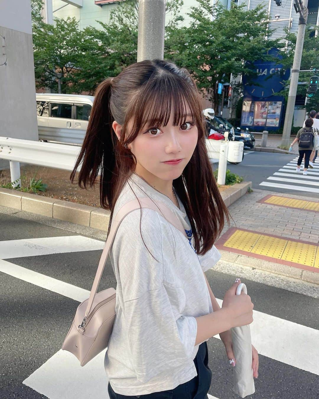 大場結女のインスタグラム：「久しぶりに休日に日を浴びた今日のばゆめだよ(‪‪❤︎‬)‬  スポッチャ目的でお台場行ったけど待ち時間70分でやめたー笑  映画見たよっ 駄菓子買ったよっ   #お台場 #お台場デート  #駄菓子 #駄菓子屋  #ハーフツイン #休日  #休日の過ごし方  #休日コーデ  #今日の１枚  #today  #selfie  #photo #Japan #フジテレビ #japanphoto」