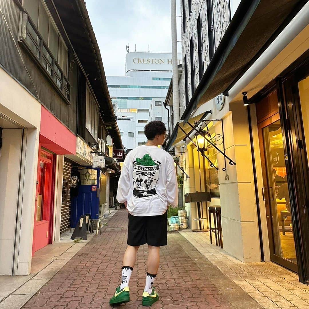 古澤勝吾さんのインスタグラム写真 - (古澤勝吾Instagram)「久々の休日😊 スニーカーコーデ👟  ラルフローレンcafe行ってきた！ めっちゃ良かったで！みんな行ってみて〜☺️  明日は台風やから 家で待機せなあかんな〜🌀‼️  福岡に避難したい笑  皆さん明日は気をつけましょう！  #元プロ野球選手の私服 #shogo'sファッション  #ファッション #メンズファッション #ラルフローレンカフェ  #nike  #アンブッシュ  #コラボスニーカー  #ambush  #スニーカーコーデ」8月14日 22時38分 - ami___go0905