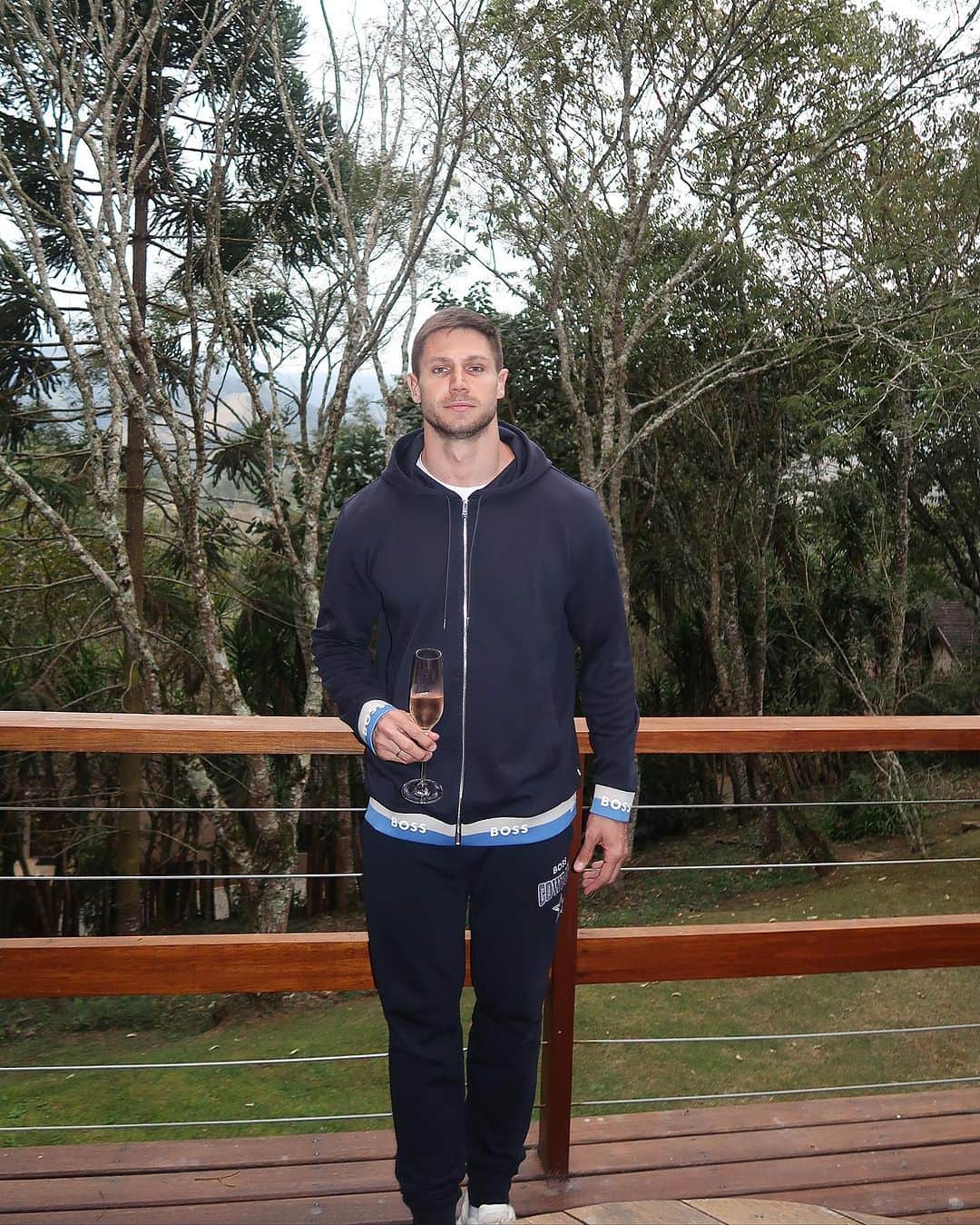 Jonas Sulzbachのインスタグラム：「Um lugar incrível, especial demais e cheio de experiências inesquecíveis 🌿 @botaniquehotel」