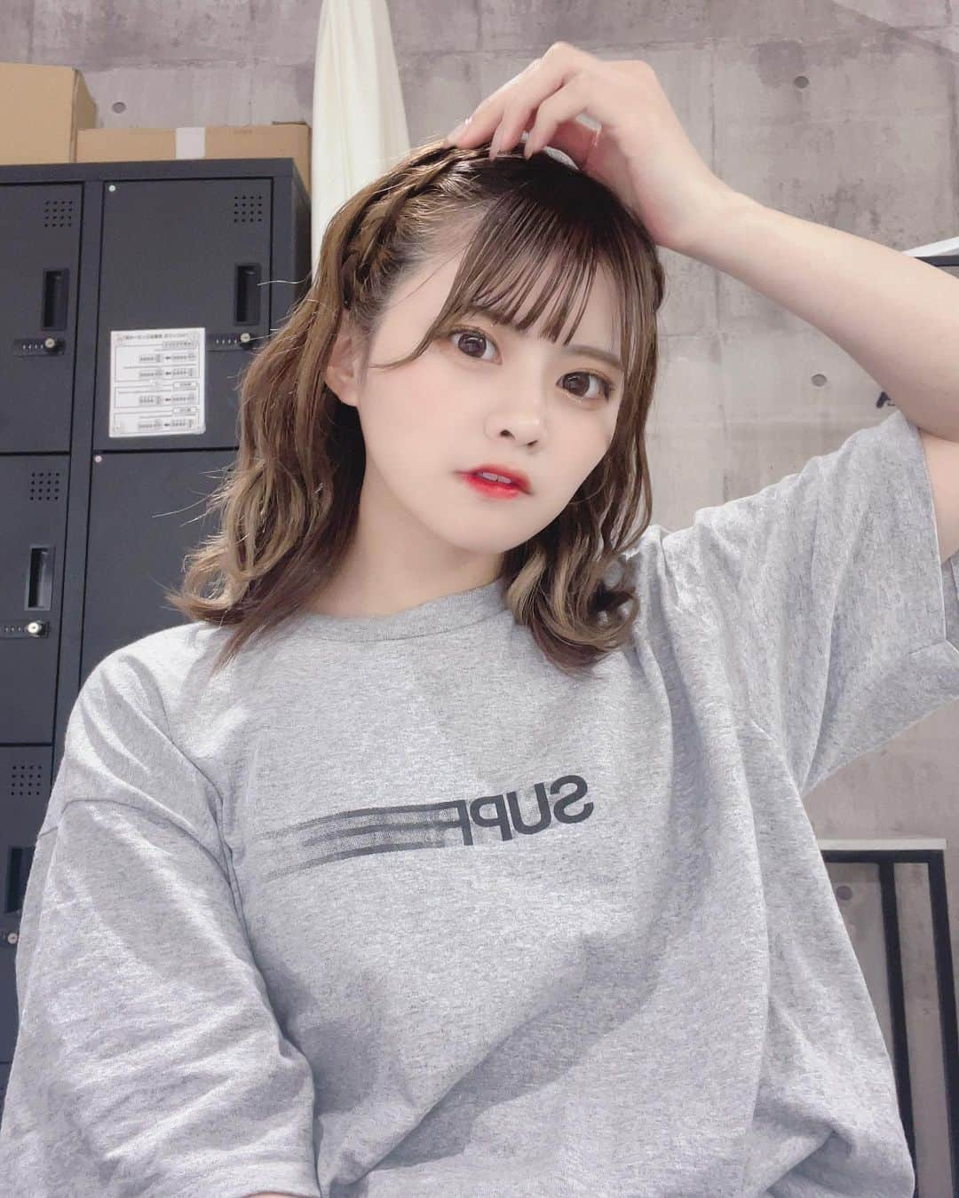 佐藤まりんのインスタグラム：「. 美味しいものたべて心をハッピーに☆（？） . tops #supreme . . . #カジュアルコーデ #カジュアルファッション #カジュアルスタイル #カジュアル女子 #カジュアルストリート #tシャツコーデ #tシャツ #tシャツ女子 #グレーカラー #tシャツ好き #tシャツ好きな人と繋がりたい #tシャツ好き #tシャツが好き #夏コーデ #夏服コーデ #グレーコーデ #ロブ #ロブアレンジ #ヘアアレンジボブ #シュプリーム女子 #半袖 #半袖シャツ #半袖コーデ #半袖シャツコーデ #半袖tシャツ」