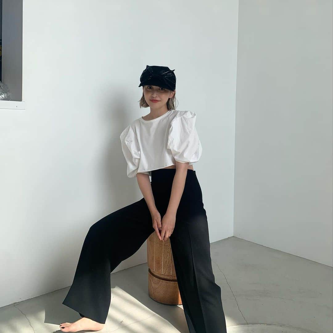 和田えりかのインスタグラム：「トンボはご先祖様の魂なんだって~👴🏻🍃🌏 今日もトンボに会えたし、、 嬉しいなぁ🫧🤍  そしてこの間のこーで 実家に泊まってると11時には寝てしまう、、 ということでおやすみなさい…gn🌙  #🤍#wadaerika_ootd」