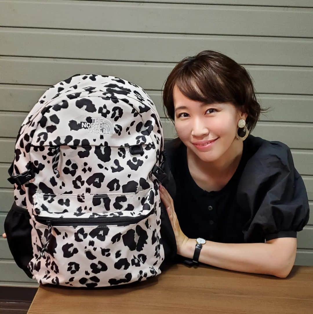水野友貴のインスタグラム：「【通勤往復４時間】アレルギー持ち・心配性のバッグの中身と必需品 YouTubeを久しぶりに更新しました📺️ URLはトップから☺️  #youtube #通勤バッグ  #リュック #backpack #バッグの中身  #ポーチの中身 #千葉県議会議員 #水野ゆうき  #thenorthface」