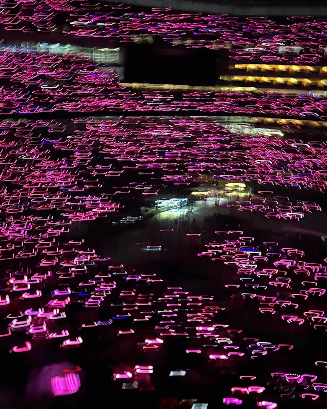 アシュリさんのインスタグラム写真 - (アシュリInstagram)「AhhhhH BLACKPINK in NEW YAWKKK / JERSEYY. Never thought I would see the Coachella version of Typa Girl irl 🤩🩷 thank you Rosie for this amazing experience w/ my family that I’ll remember foreverrrr🫶🏻」8月14日 22時52分 - ashleybchoi