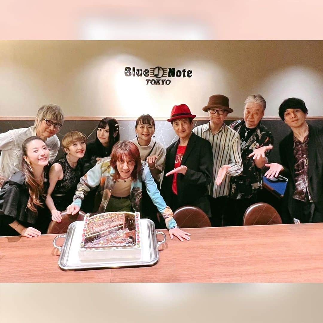 小此木まりさんのインスタグラム写真 - (小此木まりInstagram)「🎂💙  TOSHIKI KADOMATSU Special Live  "Pre-Party of MILAD 2"  @ BLUE NOTE TOKYO 🎙️2023.8.11~12  角松さんと出逢わせていただいて 音楽の愛おしさを深く知りました  いただいた沢山のご縁 見たことのなかった景色 大切で、幸せで どれだけ感謝をしても足りません  大きな大きな背中  これからもお供させていただけたなら こんな喜びはありません  精進します！  はああ、 ほんっとうにかっこよかった  角松さん！お誕生日 誠におつかれさまでした🎂✨  感謝。  #角松敏生 さん #bluenotetokyo さん #お誕生日  #おつかれさま です🥰 #山本真央樹 くん #山内薫 さん #鈴木英俊 さん #森俊之 さん #本田雅人 さん #渡邉瑠菜 ちゃん #亜季緒 ちゃん #吉沢梨絵 さん #小此木麻里  #まりあっき  #🎂 #💙」8月14日 22時54分 - mariokonogi