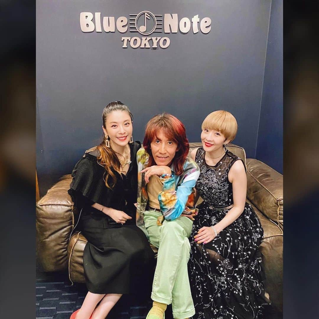 小此木まりさんのインスタグラム写真 - (小此木まりInstagram)「🎂💙  TOSHIKI KADOMATSU Special Live  "Pre-Party of MILAD 2"  @ BLUE NOTE TOKYO 🎙️2023.8.11~12  角松さんと出逢わせていただいて 音楽の愛おしさを深く知りました  いただいた沢山のご縁 見たことのなかった景色 大切で、幸せで どれだけ感謝をしても足りません  大きな大きな背中  これからもお供させていただけたなら こんな喜びはありません  精進します！  はああ、 ほんっとうにかっこよかった  角松さん！お誕生日 誠におつかれさまでした🎂✨  感謝。  #角松敏生 さん #bluenotetokyo さん #お誕生日  #おつかれさま です🥰 #山本真央樹 くん #山内薫 さん #鈴木英俊 さん #森俊之 さん #本田雅人 さん #渡邉瑠菜 ちゃん #亜季緒 ちゃん #吉沢梨絵 さん #小此木麻里  #まりあっき  #🎂 #💙」8月14日 22時54分 - mariokonogi