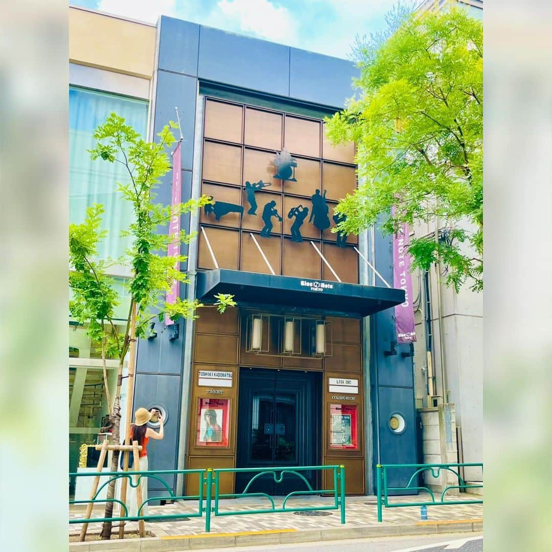 小此木まりさんのインスタグラム写真 - (小此木まりInstagram)「🎂💙  TOSHIKI KADOMATSU Special Live  "Pre-Party of MILAD 2"  @ BLUE NOTE TOKYO 🎙️2023.8.11~12  角松さんと出逢わせていただいて 音楽の愛おしさを深く知りました  いただいた沢山のご縁 見たことのなかった景色 大切で、幸せで どれだけ感謝をしても足りません  大きな大きな背中  これからもお供させていただけたなら こんな喜びはありません  精進します！  はああ、 ほんっとうにかっこよかった  角松さん！お誕生日 誠におつかれさまでした🎂✨  感謝。  #角松敏生 さん #bluenotetokyo さん #お誕生日  #おつかれさま です🥰 #山本真央樹 くん #山内薫 さん #鈴木英俊 さん #森俊之 さん #本田雅人 さん #渡邉瑠菜 ちゃん #亜季緒 ちゃん #吉沢梨絵 さん #小此木麻里  #まりあっき  #🎂 #💙」8月14日 22時54分 - mariokonogi