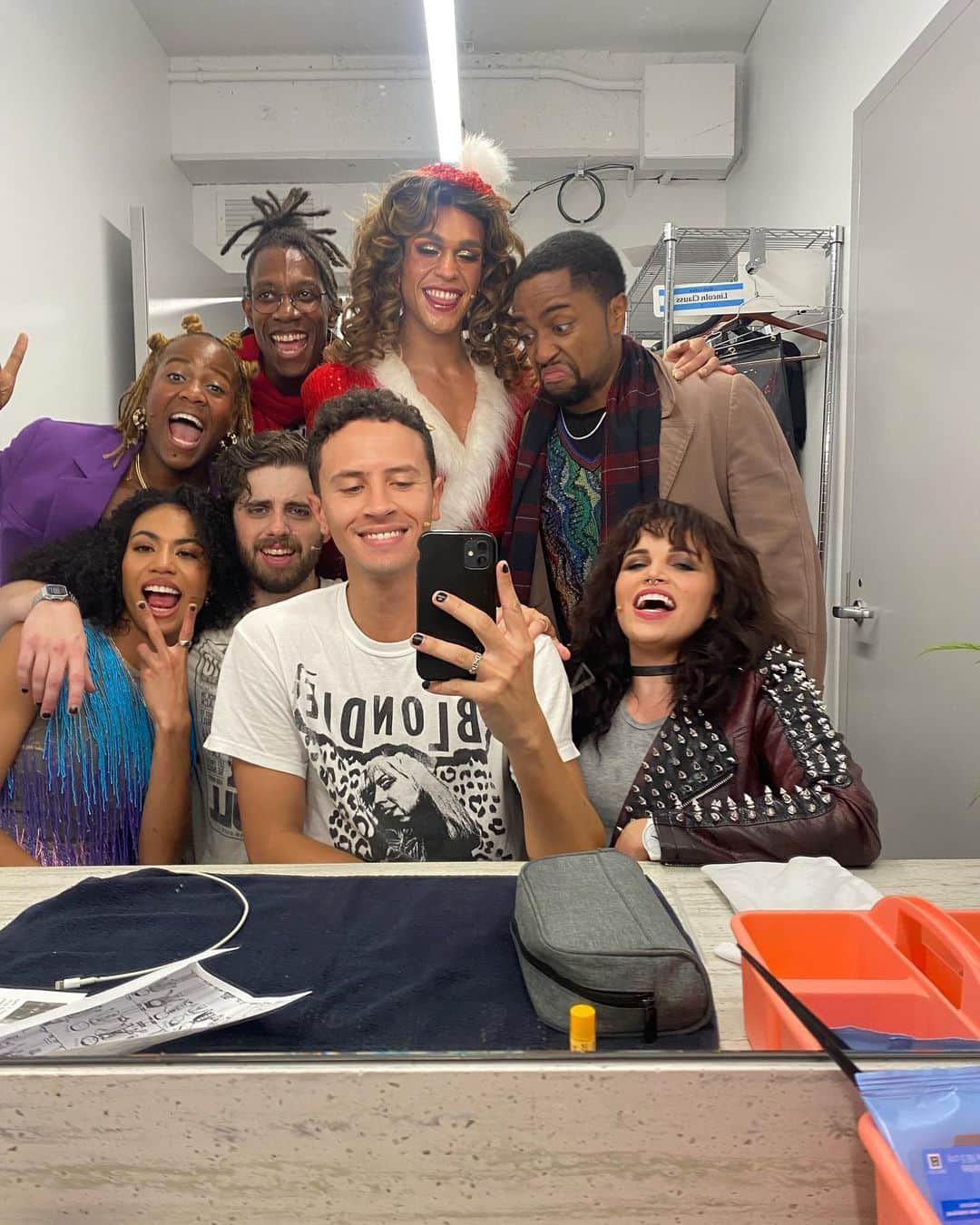 リンジー・ピアースのインスタグラム：「“There and Back Again” - A Hobbits Tale by Bilbo Baggins except it’s my life from Thursday-Sunday this past week. STL ➡️ NYC  1) Last La Vie Boheme 🥹  2) closed Rent at @themuny and wow wow wow ❤️  3) ain’t got no tears left to cryyyy  4) Clean single! When you don’t drink but the bar doesn’t have food.  5) home with the house horse  6) Saturday morning in my own little corner 🌱  7) this is absolutely what you see before you die  8) heart of gold, chords of steel this woman  9) little gardenerrrr I fell in loveeee  10) not to be believed 🐁」