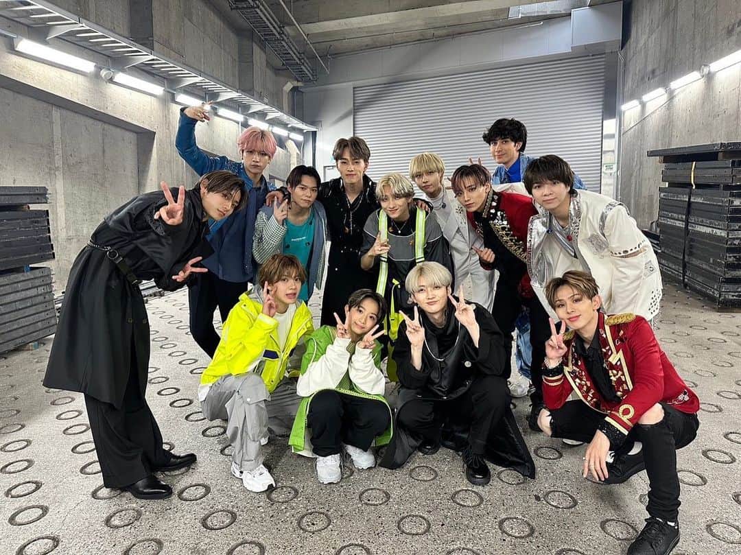 のインスタグラム：「今回のエビライ2023の僕がプロデュースしたダンス企画サイファーで大暴れしてくれた亜虎！！  普段はめちゃくちゃ礼儀正しくて可愛いのに、踊ったらまさにDANCE MONSTAR🔥  中学生とは思えない圧巻のパフォーマンスにベラボーに心鷲掴みにされました😆  これからもっといろんな経験や挑戦をしていって、またいつか一緒に踊ろうね♪  心良く引き受けてくれた最高の仲間たちへ拍手をお願いします👏 #荘司亜虎」