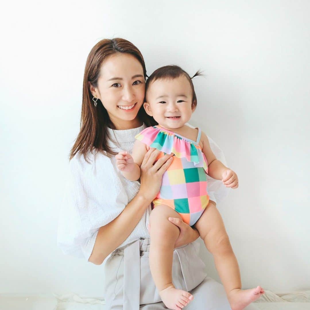 筒井萌子のインスタグラム：「*  　実家帰ったら沢山プールするぞぉ🧸🛟  　その前に、台風での被害が出ませんように。 　外には出ないよう川に近づかないよう　 　念には念をです。  　┈┈┈┈┈┈┈ ❁ ❁ ❁ ┈┈┈┈┈┈┈┈  　#サイベックス #サイベックスメリオ #baby 　#プレママ #出産準備 #生後3ヶ月 #両親学級　 　#プレママ教室 #baby #令和4年ベビー　 　#第一子 #秋生まれベビー #9月生まれ 　#育児日記 #子育て日記 #令和4年ベビー　 　#出産準備 #出産祝い #親子モデル #赤ちゃんモデル 　#ニューボーンフォト #newbornphotography  　#お食い初め #生後100日 #女の子ベビー 　#離乳食 #離乳食準備 #離乳食準備グッズ 　#お宮参り #お宮参りコーデ #お宮参りフォト 　#ママモデル #mamamodel」