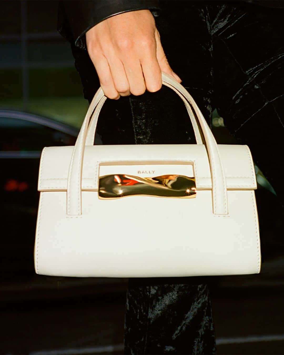 バリーのインスタグラム：「THE BAROQUE BAG  #Bally」