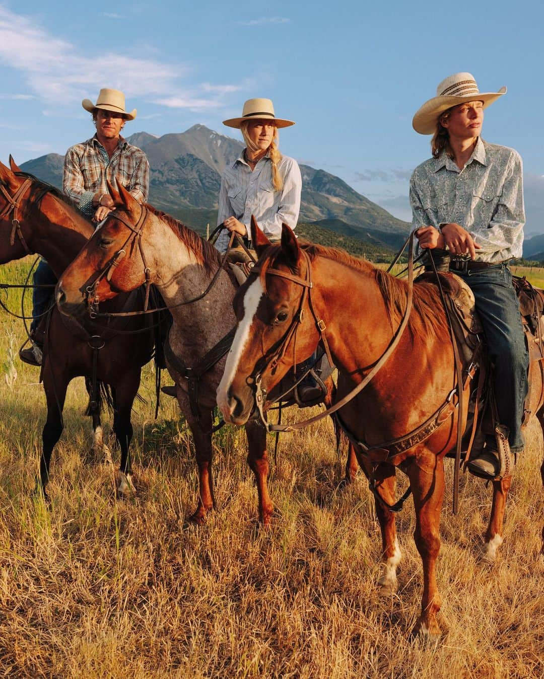 Alex Strohlさんのインスタグラム写真 - (Alex StrohlInstagram)「New work for @sienavalleyclub. In this trip, I’ve noticed that I really enjoy photographing people doing work. We spent the afternoon with Ty and his daughter & son as they moved bulls through the property and fixed irrigation lines. People doing work usually have no time to pay attention to your camera, and are focused on the task at hand. You get to predict their next movements, and place yourself at the right (or wrong) places for your next shot. So engaging..」8月14日 23時47分 - alexstrohl