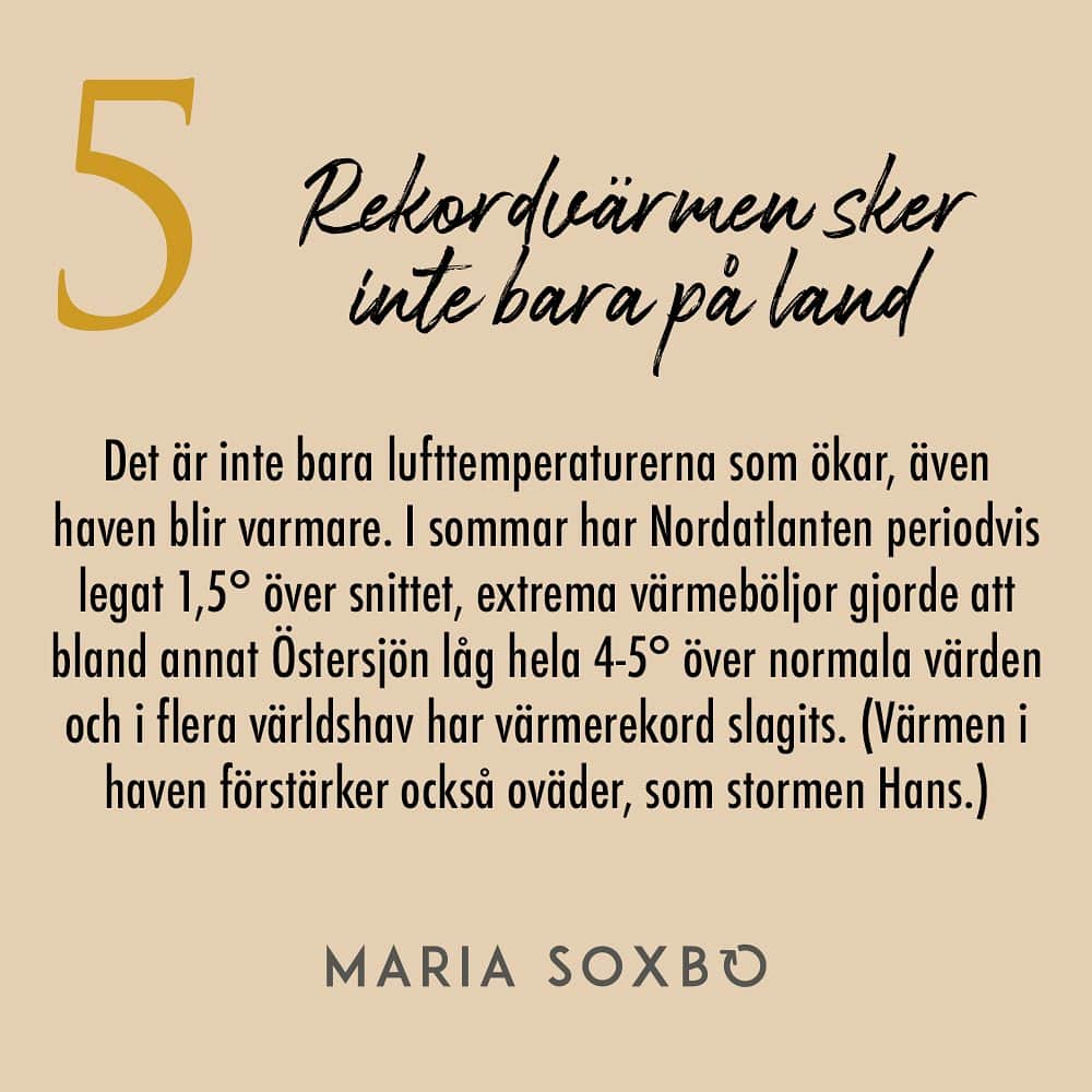 Maria Soxboさんのインスタグラム写真 - (Maria SoxboInstagram)「Hur var er sommar? Kanske lite … blöt? Åtminstone om ni tillbringade den i Sverige. För sommaren 2023 blev (tack och lov!) inte lika het, torr och brandröksdoftande som 2018 (som meteorologerna varnat för). Istället blev den varm och torr i början, och sedan sval och våt på många platser i landet.  För egen del tar jag mycket hellre 21 grader och några skurar än 45 grader och skogsbränder, men många är besvikna på semestervädret. Och då verkar ett antal personer (bland andra författaren Lena Andersson, tidigare nyhetsankaret Elisabet Höglund och M-politikerna Lars Beckman och Jan Ericson) sugna på att profilera sig som opålästa och vetenskapsförnekande genom olika texter och uttalanden med innebörden att ”regnig sommar i Sverige = ingen klimatkris”.  Det stämmer så klart inte. Även om man inte orkar sätta sig in i hur klimatförändringarna leder till ökad nederbörd i vissa områden eller att väder och klimat är två olika saker, så borde det vara omöjligt att missa alla sommarens larm om extremväder och rekordvärme runt om i världen.  Så. Här kommer en liten, förenklad sammanfattning av en stor, komplex fråga. Dela gärna och uppmuntra personer som använder denna sommar som argument för klimatalarmism att läsa på. Ingen tjänar ju på att blunda i det här läget.  Källor: Copernicus, SMHI, meteorologiprofessorn Anna Rutgersson, klimatforskaren Frederik Schenk med flera. Skärmdumpar från Politico, Al Jazeera, Guardian, NY Times」8月14日 23時49分 - mariasoxbo.se