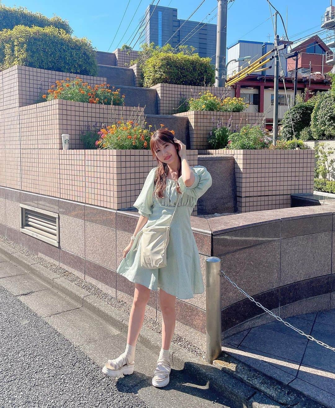 葵井るきのインスタグラム：「👗 ここどこ？って感じなんだけど友達がいんすたぐらまー風に沢山写真撮ってくれたよ📸🌿　　  これもお気に入りのワンピース👗 るきって好みの形分かりやすいよね（笑）  #ワンピース #ワンピースコーデ#ハーフアップ #ハーフアップアレンジ #リボンアレンジ #niceclaup #ootd  #followme #instalike #instagood #fashion #ootd #instagood #instalike #followme #code」