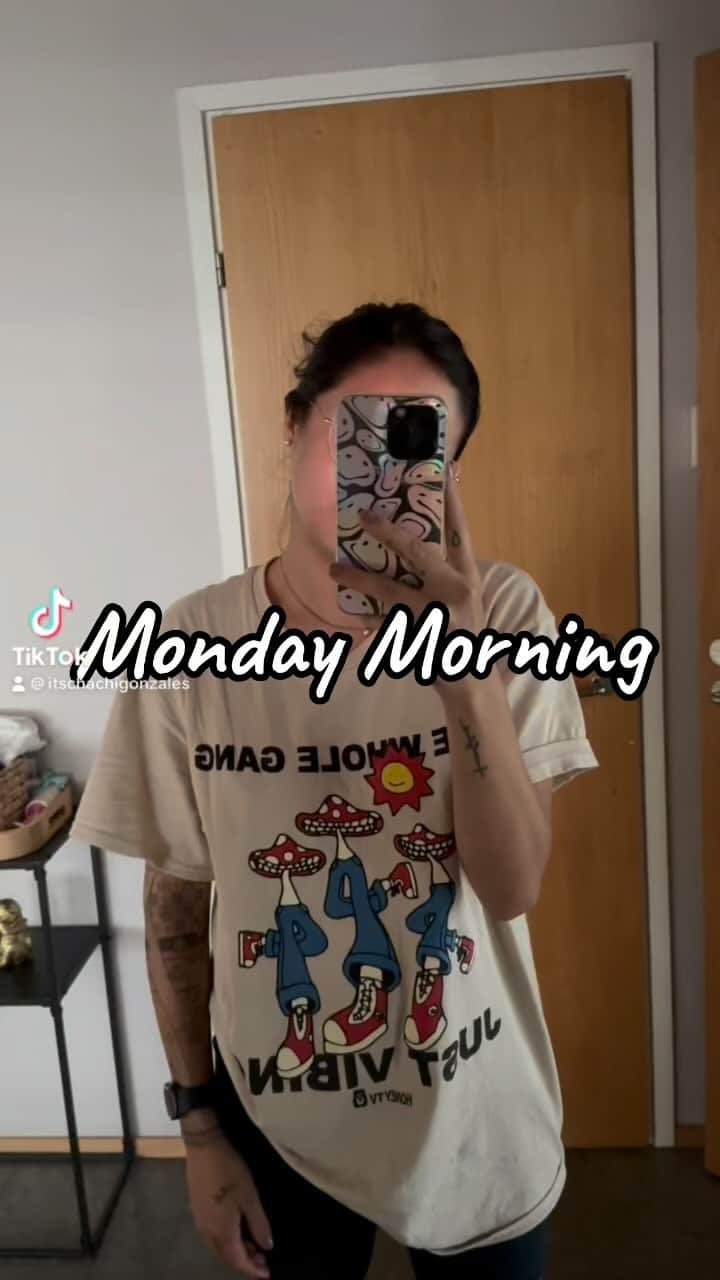 チャチー・ゴンザレスのインスタグラム：「Monday Morning ☀️…and all of this by 11am 😅 LET’S HAVE A GREAT WEEK!」
