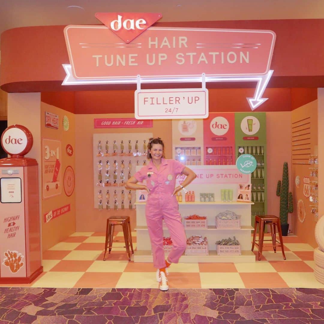 Amber Fillerup Clarkのインスタグラム：「I’ve had a @daehair fillerup gas station mood board for years and it finally came to life last week!!!!! I’ll never forget it and I’m so beyond grateful to my team for making this happen - we call our team Care Bears because everyone is so wonderful and kind … I love them all so much. Thank you for such a beautiful and inspiring event @sephora !!!!!! Loved seeing all the brands display their creativity and seeing all the teams together - it was just good good vibes all around and forever grateful to be a part of it all」