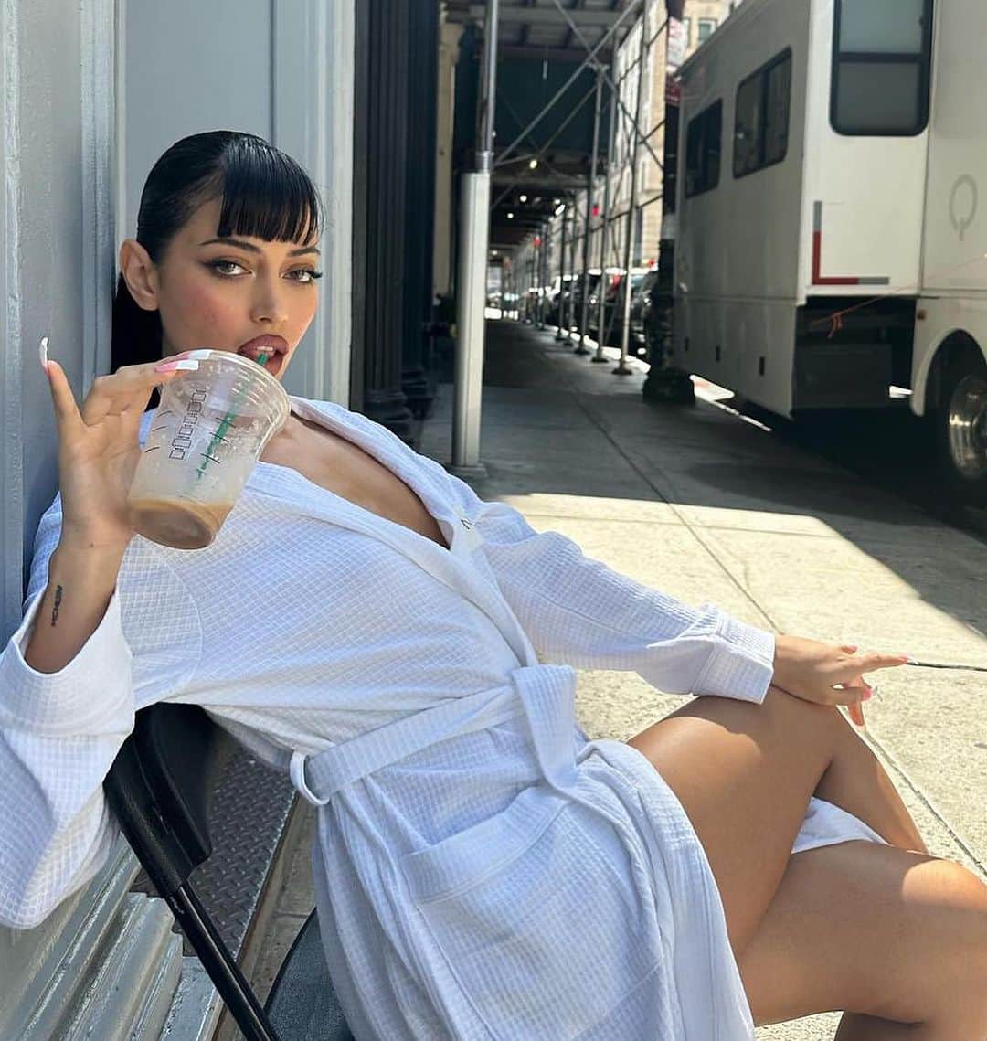 Mei Kawajiriのインスタグラム：「Duckie French🤍🍨🤍 for @wolfiecindy 🤍🍨🤍 / assistant by @yoko_nails_nyc 💅🤍💅」