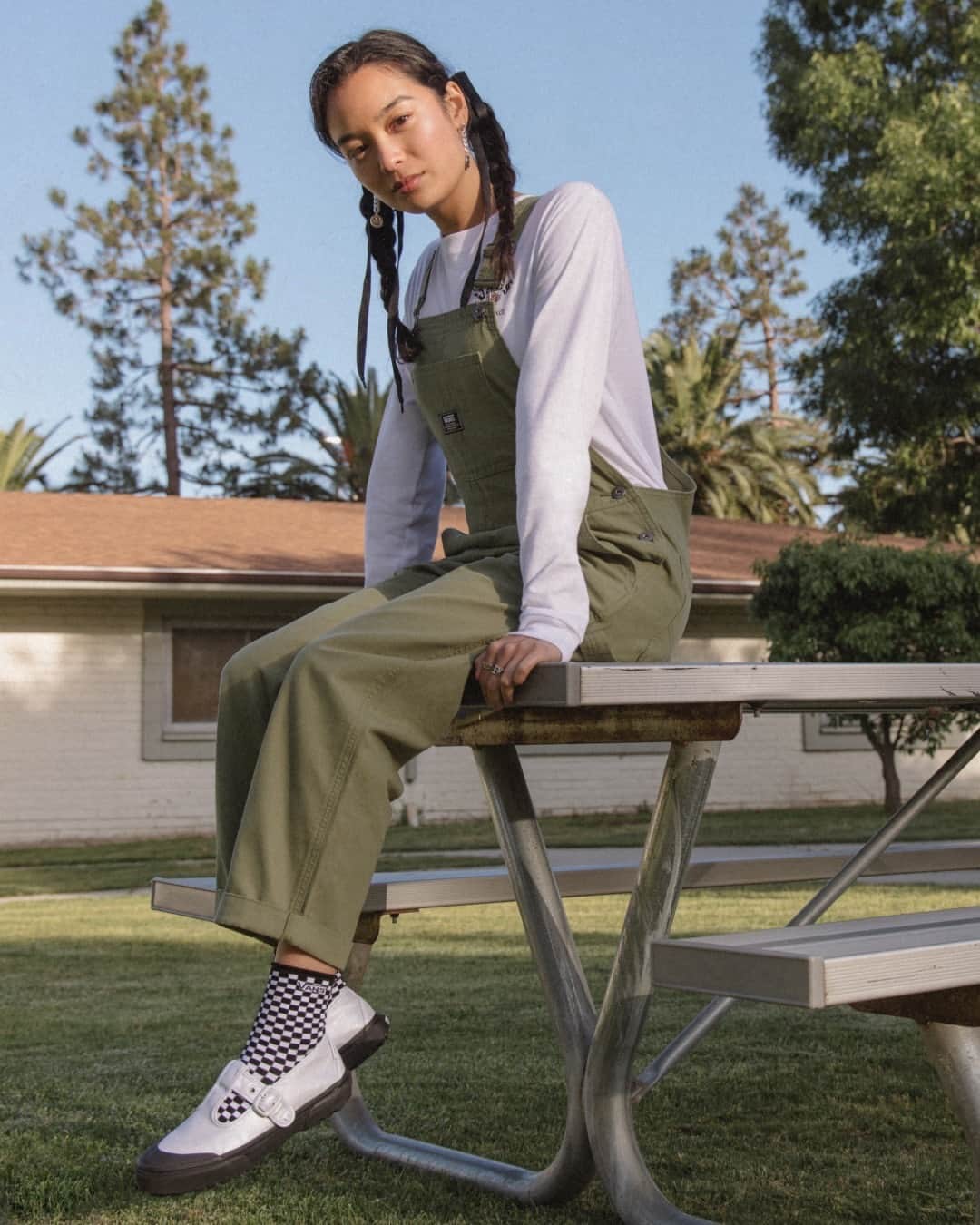 vans girlsのインスタグラム：「School is back in session. Refresh your wardrobe for fall at the link in our bio.」