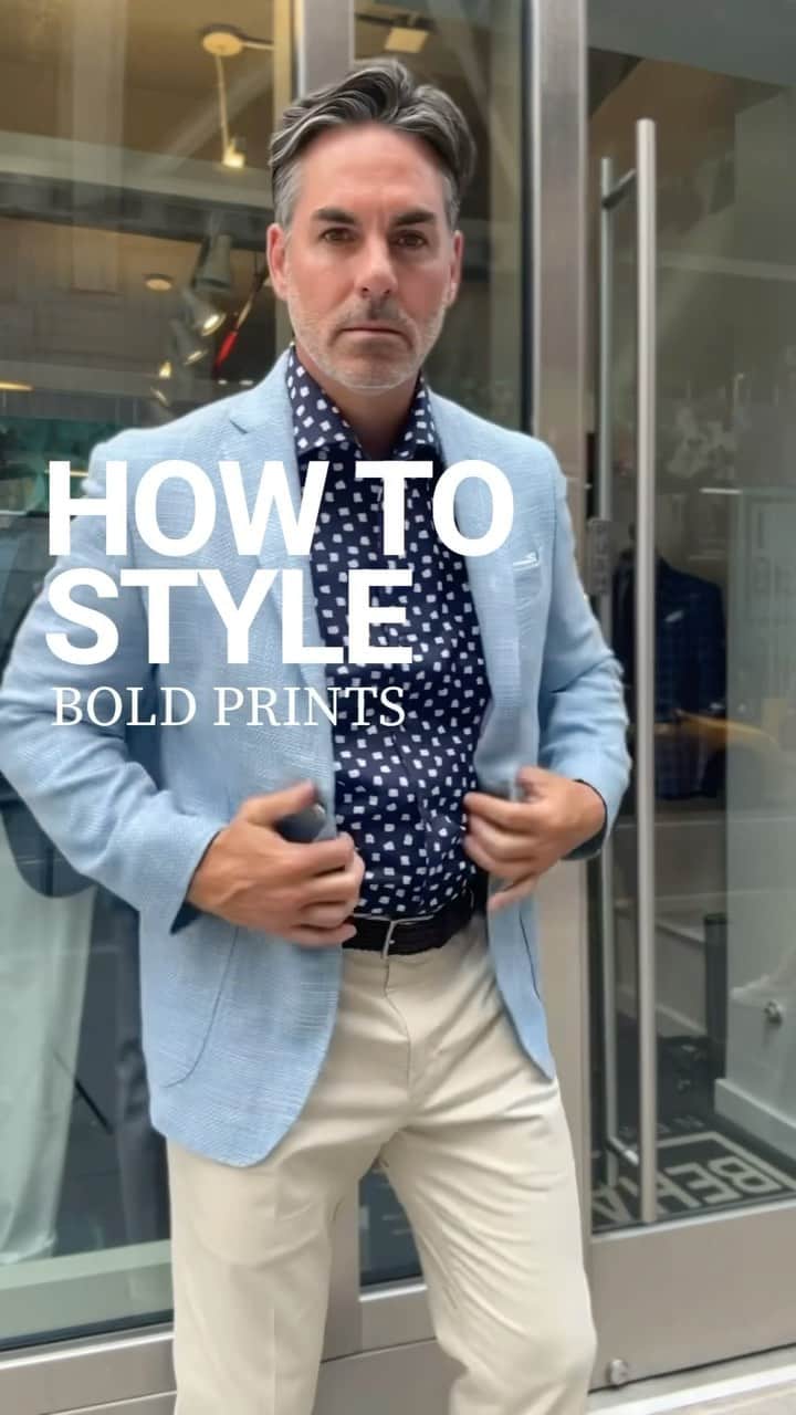 アイクベーハーのインスタグラム：「If you’re intimidated by a bold print, but want to add in some dimension to your wardrobe, ease into the prints by pairing with a mono-tone jacket.   This will give the eye something to rest on🙌🏻」