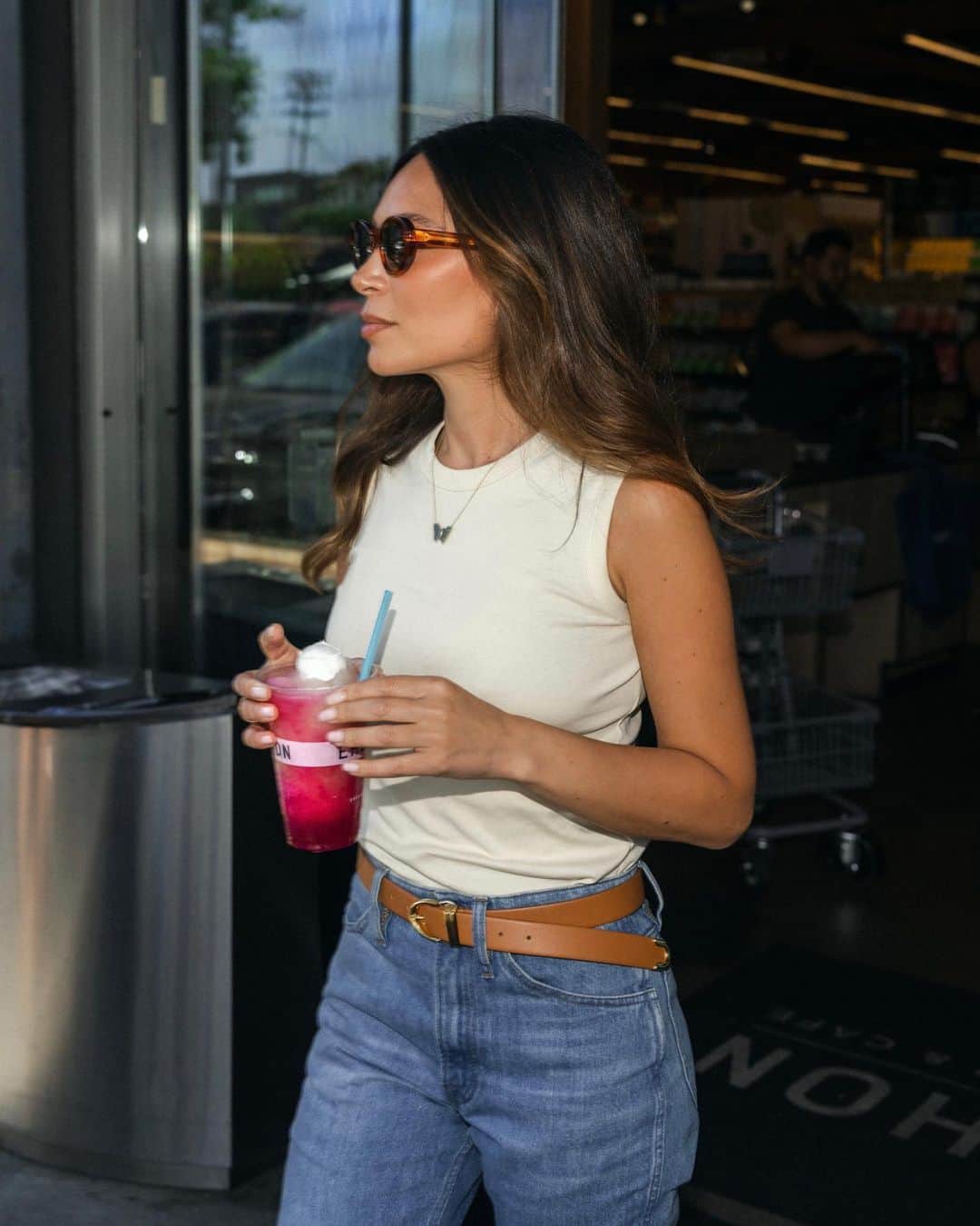 Marianna Hewittのインスタグラム：「the last day 🍓🍋 hope you loved Marianna’s Strawberry Lemonade Summer Crush with proceeds going to @baby2baby & thank you to @erewhonmarket for having me come back for my second drink. You can still order the Coconut Cloud smoothie it’s permanently on the menu 🥥🌊」