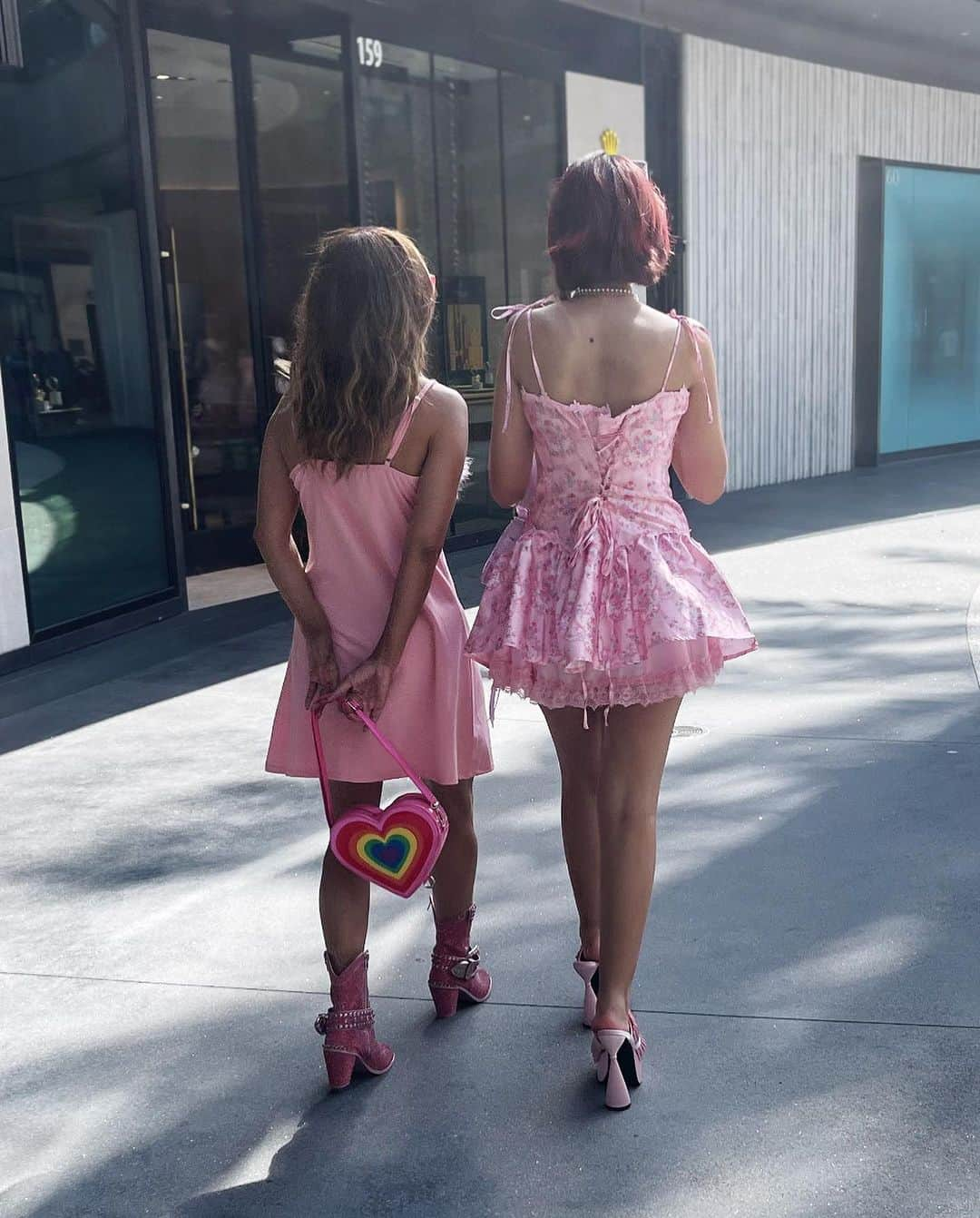 ハル・ベリーさんのインスタグラム写真 - (ハル・ベリーInstagram)「My mini me (but not so mini anymore) and my VanO took me to the World of Barbie for my B-day! I got to let my inner Barbie soar!!!! I love you guys …thank you !   And….  I highly recommend it 🌸」8月15日 2時01分 - halleberry