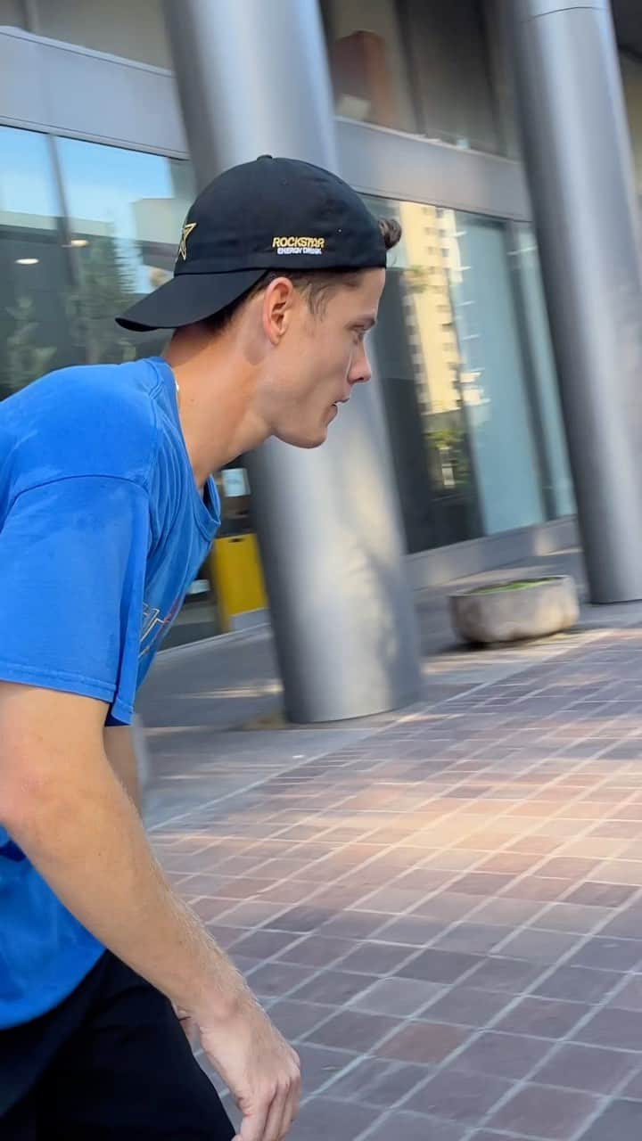 ジェイク・イラーディのインスタグラム：「Quick cruise 🧱  📲 @jalenwillis」