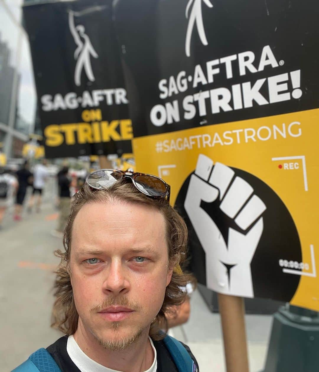 デイン・デハーンのインスタグラム：「#sagaftrastrong」