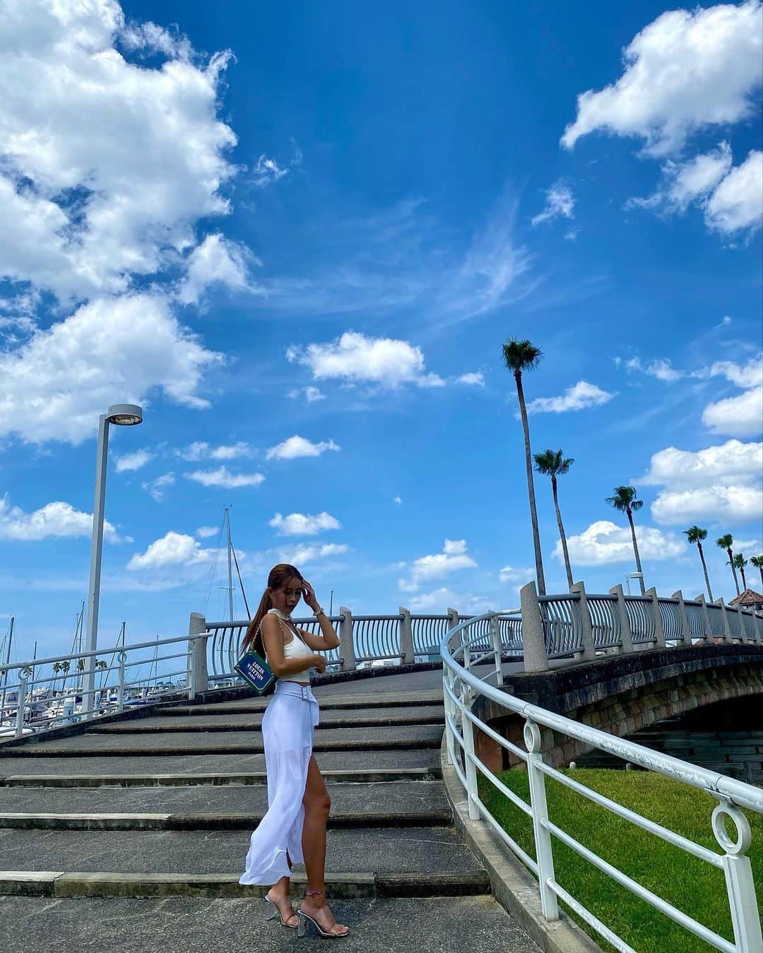 MARIKOさんのインスタグラム写真 - (MARIKOInstagram)「. . 眩しくて目開けられへんぐらい お天気よかった☀️ 空が綺麗すぎる✨ 皆さん台風気をつけてね🌬️ . . . . . . . . #マリーナシティホテル  #ロイヤルパインズホテル」8月15日 12時37分 - marichi.1010