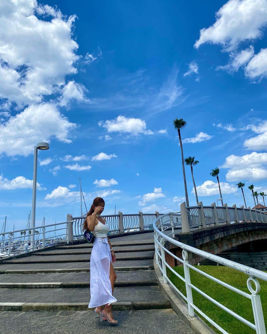 MARIKOさんのインスタグラム写真 - (MARIKOInstagram)「. . 眩しくて目開けられへんぐらい お天気よかった☀️ 空が綺麗すぎる✨ 皆さん台風気をつけてね🌬️ . . . . . . . . #マリーナシティホテル  #ロイヤルパインズホテル」8月15日 12時37分 - marichi.1010