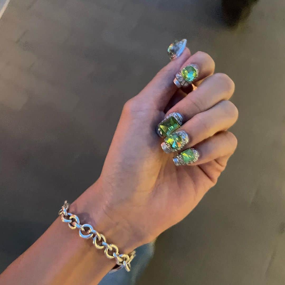 UlalaGirlさんのインスタグラム写真 - (UlalaGirlInstagram)「Jewels on my nails💍💎 By Japanese nail artists」8月15日 12時38分 - ulalagirl