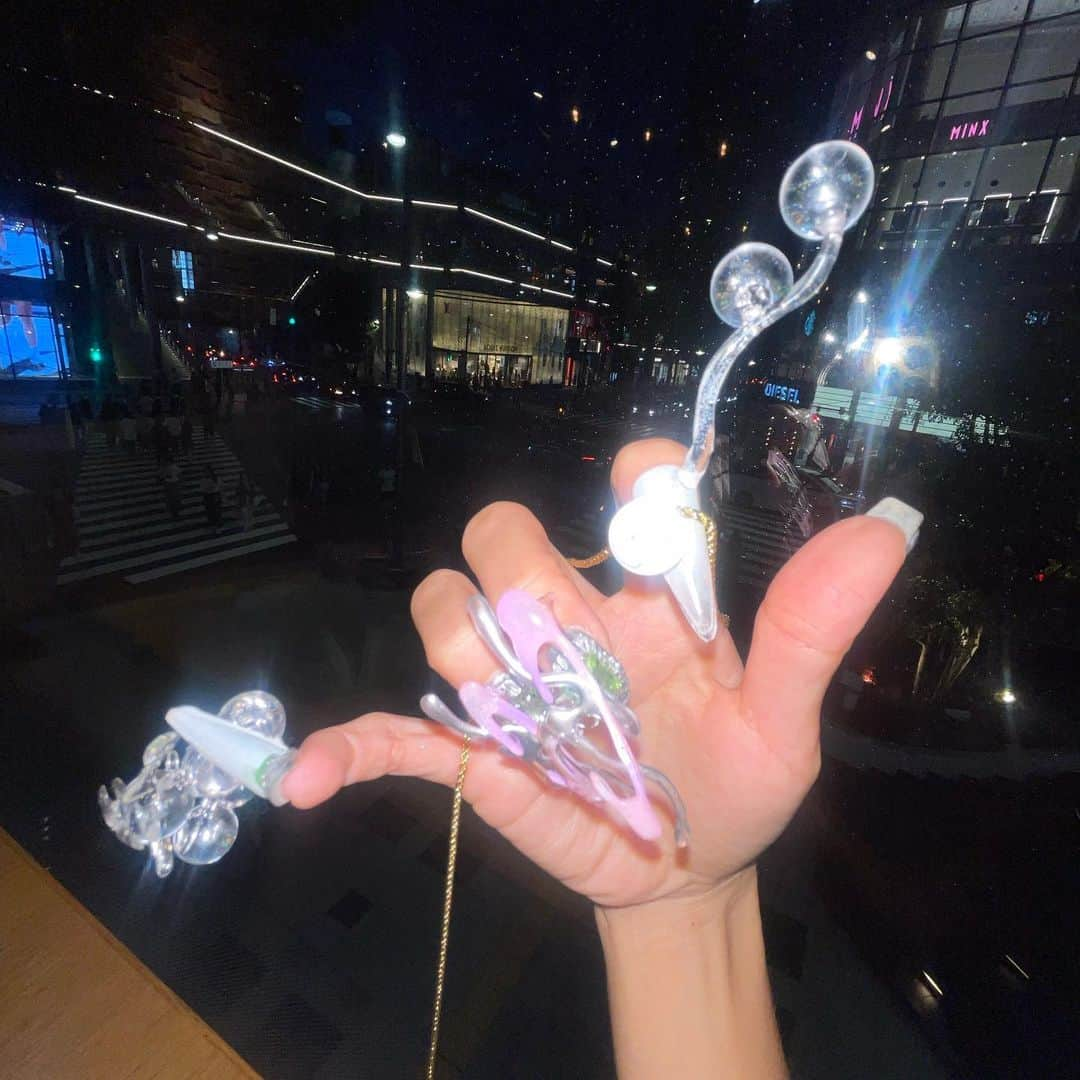 UlalaGirlさんのインスタグラム写真 - (UlalaGirlInstagram)「Jewels on my nails💍💎 By Japanese nail artists」8月15日 12時38分 - ulalagirl