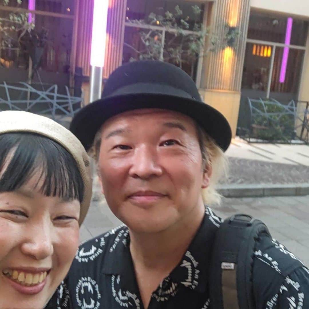 田中和さんのインスタグラム写真 - (田中和Instagram)「お盆前半、念願のコブさんの店Sh-Boonにチェックイン♪したり、 大阪のハマミキと偶然川崎で出合い頭で嬉しかったり、 オルタナチームでTheMackShowはたっぷりロケンローできたり〜広島のイサオ夫婦に会えたり、 デザイナーNAHOがDatsunアクキーくれたり、 彫師のユウシくんと話せて癒されたり。 幸い天候も良好で素敵なお盆真っ只中ですわー暑過ぎの夏も捨てたもんじゃないね〜！ お付き合い下さった皆々様ありがとう♪」8月15日 12時42分 - kazz620