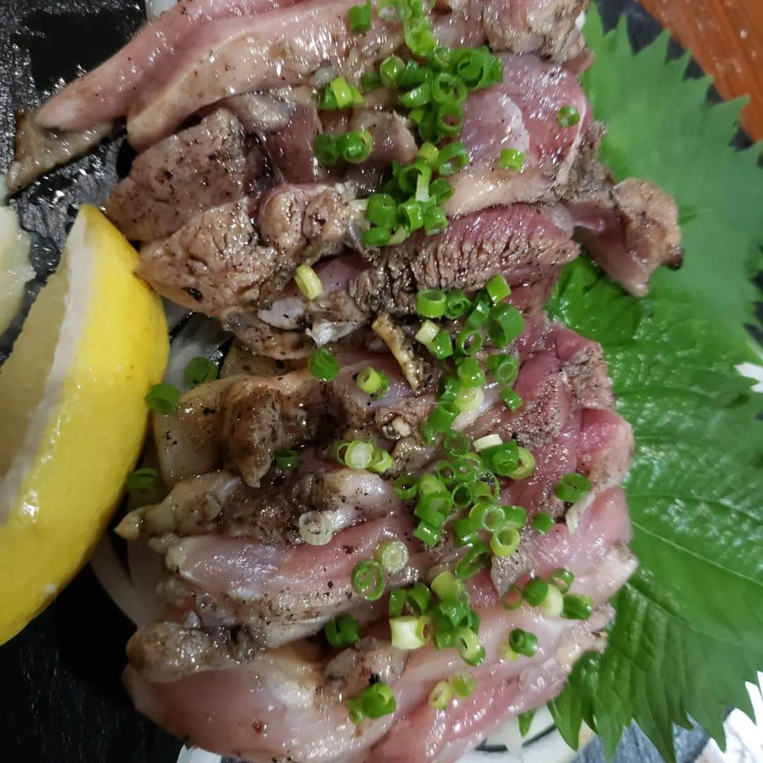 TAKAみちのくさんのインスタグラム写真 - (TAKAみちのくInstagram)「鹿児島で食べた絶品の数々  ４月に行ったときフラッと立ち寄ったプロレス酒場ロープブレイク！(鹿児島市荒田２丁目４５−１ )  正直フードにはそれほど期待してなかったのだが老舗焼鳥屋でも味わえないような新鮮で美味すぎる焼鳥！  今回それを食べるために行ったと言っても過言じゃないくらい‼️  前回食べられなかったつくねはハンバーグのような美味さ‼️  本当にすべてが絶品！  さらにフラッと立ち寄った蕎麦屋の蕎麦とカレーも美味すぎた  幸せです😌🌸💓  #TAKAみちのくのご飯  #焼鳥  #蕎麦  #カレー  #鹿児島  #プロレス酒場ロープブレイク」8月15日 12時47分 - takam69