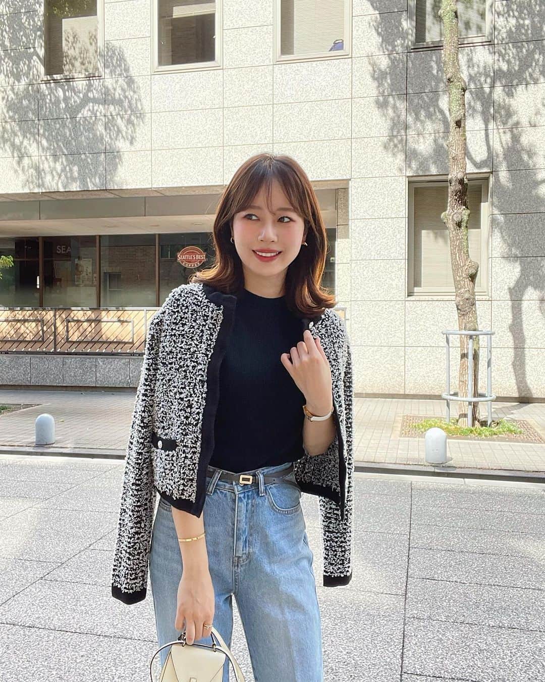 ハンナミのインスタグラム：「🍂📷🤎🎶  新作ツイードニットカーディガン🪡に 万能なフレンチスリーブニット♡  @eneu.official  8.18(fri)21:00- order startですˎˊ˗」